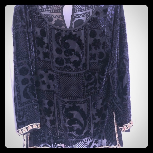 Black rayon and silk embroidered long sleeve top - Picture 1 of 1